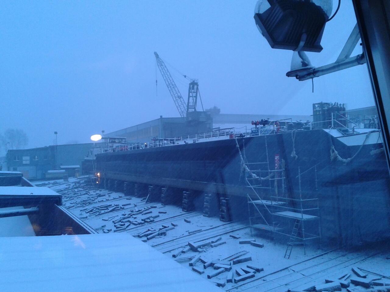 Schneetreiben auf der Werft